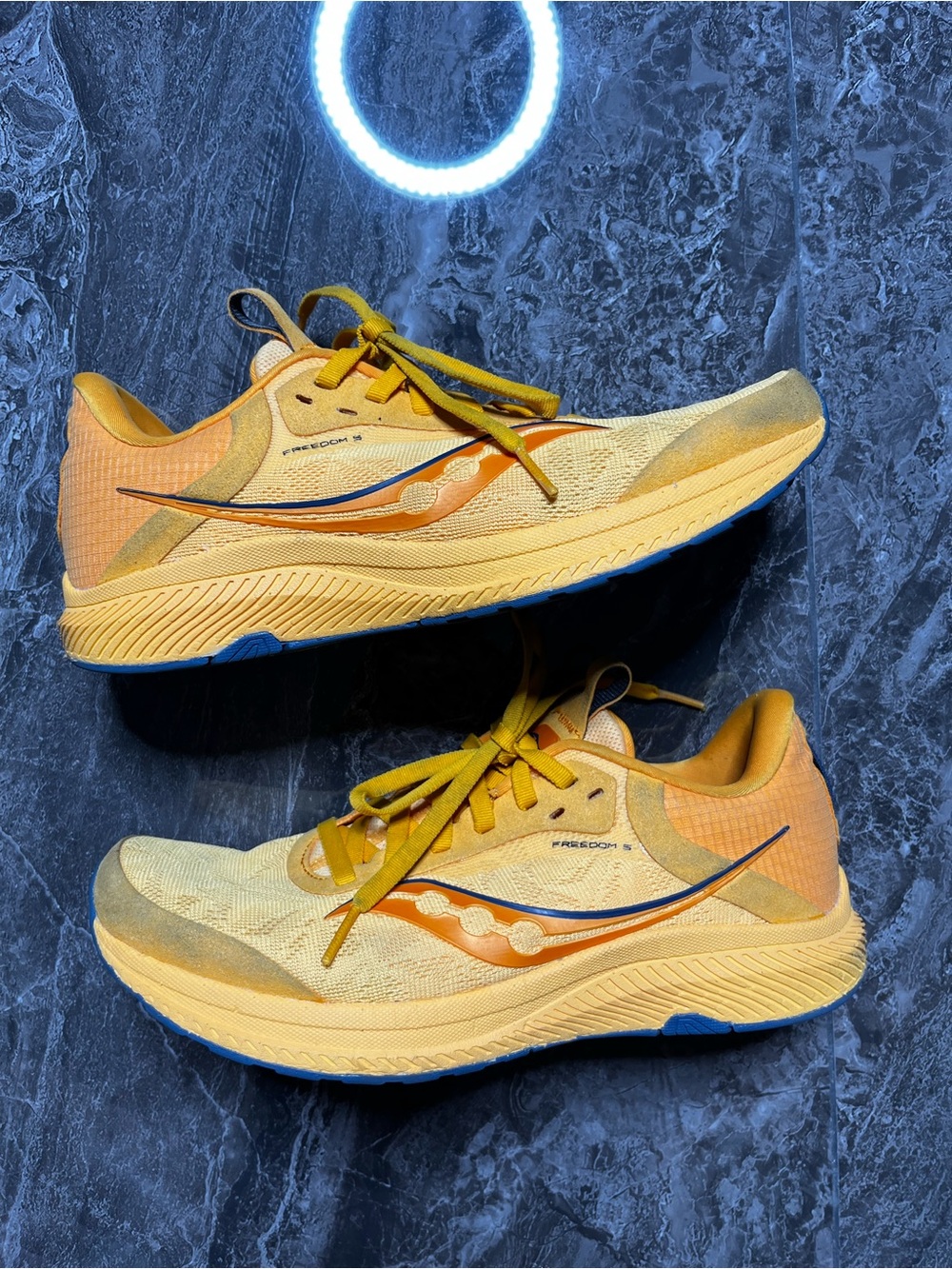 Saucony Freedom 5 Womens 8 Gold Yellow Mesh Athletic Sneakers Gym Training Shoe